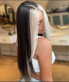 Black And Blonde Hair Ideas, Brunette Hair With Money Piece, Black And Blonde Hair, Pelo Color Vino, Highlights On Dark Hair, Hair With Money Piece, Ash Blonde Hair Balayage, Blonde Hair Ideas