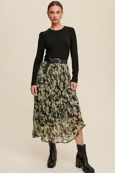 Leaf print pleated chiffon skirt with elastic on waist, finished with clean hem. Skirt is fully lined. Model is 5' 9" 32-23-35 and wearing a size Small Pleated Chiffon Skirt, Mid Skirt, Trendy Skirts, Pleated Chiffon, Hem Skirt, Chiffon Skirt, Work Looks, Print Chiffon, Leaf Print