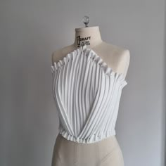 DRAPEADO EGÍPCIO, MOULAGE, DRAPPING Creative Draping Fashion, Chiffon Tops Pattern, Draping Corset, Draping Top, Draped Clothing, Melbourne Cup Fashion, Customised Clothes, Draped Corset