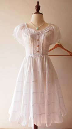 "*DHL shipping upgrade is available at check out process. Shipping part by DHL will take 3-6 days only. Baby doll sleeve long dress. Vintage style dress for any occasion. Bridal shower, birthday, wedding, holiday great for all. Listing not including any accessories. ✄ MATERIAL ✄ ●100% cotton. ✄ SIZE ✄ Bust: 30\"-36\" Waist: 25\"-32\" Hip\" free Length: we have two option length -37 inch length -51 inch length *You can pick at option box* *Photo of the dress is one with 37\" **No return/exchange Beach Rustic Wedding, Mint Bridesmaid Dresses, White Sundress, Rustic Wedding Dresses, Bridal Shower Dress, Long White Dress, Shower Dresses, Vintage Inspired Dresses, Vintage Style Dresses