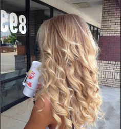 Preppy Ideas, Skincare Accessories, Summer Blonde Hair, Honey Blonde Hair, Blonde Hair Inspiration, Bright Blonde, Aesthetic Lifestyle, Blonde Hair Looks, Hair Stylies