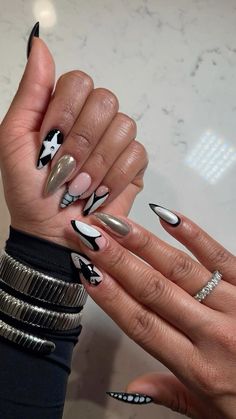 Cute Black Nails Ideas, Unique Acrylic Nails Creative, Black Almond Nails Designs, Tortoise Nail Art, Black Butterfly Nails, Asia Nails, Nails Creative, Black Almond Nails, Acrylic Toe Nails