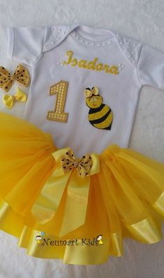 Diy Tulle Skirt, Baby Blessing Dress, Kids Catalogs, Baby Party Dress, Birthday Tutu Outfit, Girl Birthday Themes, Bee Baby, Baby Dress Design