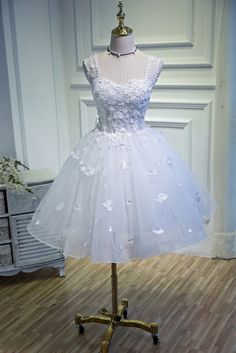 Leafs Decoration, White Ballgown, A Line Short Dress, Xv Ideas, Burgundy Homecoming Dress, Cute Cocktail Dresses, Tulle Straps, Sweetheart Homecoming Dress, Mini Gown