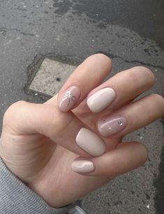 Nail Minimal Design, Nails Cute Simple, Bridal Nail Designs, Bow Nails, Quartz Nails, Bridal Nail, Makeup Outfit, Hello Nails