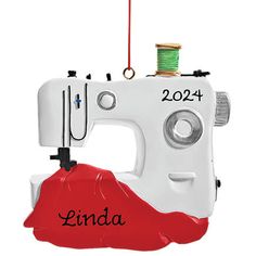 a sewing machine ornament with the name linda on it