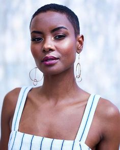 28 Low-Maintenance Short Haircuts for a Trendy, Yet Time-Saving Look Low Maintenance Short Hair, Short Hair On Black Women, Low Maintenance Short Haircut, Short Hair Styles African American