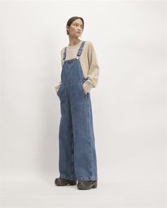 Sewing Overalls Pattern, Overalls For Work Outfit, Styling Overall Dress, Overalls In Fall, Vintage Carhartt Women, One Quince Clothing, Comfy Casual Style, Vintage Denim Overalls, Winter Garden Outfit