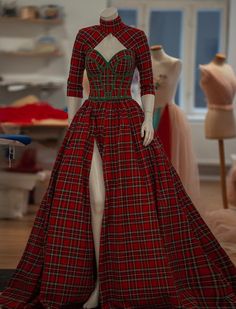 Tartan Gown, Fall Forward, Christmas Dresses, Tartan Dress, Dresses Ideas, Mode Vintage, Plaid Dress, Christmas Dress