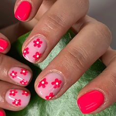 Fun Short Manicure, Short Nails For Europe, 2 Color Manicure, Pink Nails With Orange Flowers, Nowruz Nails, Summer Gel Nails Multicolor, Bright Summer Dip Nails, Short Round Gel Nails Summer, Fun Spring Nails Acrylic