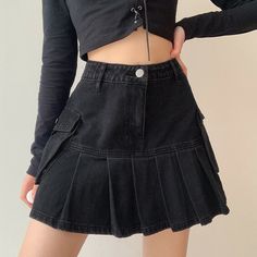 Styl Grunge, Summer Punk, Denim Pleated Skirt, Mini Skirt Summer, Look Grunge, Skirt Streetwear, High Waisted Pleated Skirt, Rock Outfit, Black Pleated Skirt