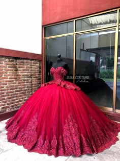 Luxury Red Gown For Quinceanera, Layered Quinceanera Dress, Red Blue Quinceanera Dresses, Long Quinceanera Dresses, Burgundy 15 Dresses, Quince Party Themes, Red Quince Dresses With Hood, Mulan Quinceanera Dress, Quinceñera Dresses Red