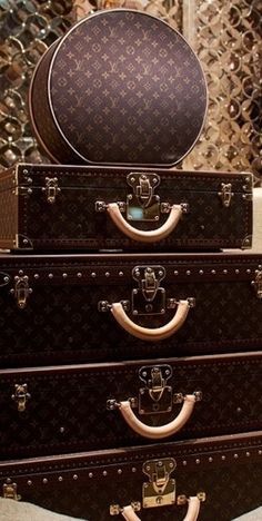 Travel Bag Men, Louis Vuitton Luggage, Louis Vuitton Purse, Vintage Luggage, Leather Travel Bag, Quality Handbags, Leather Travel, Suitcases, Lv Bag