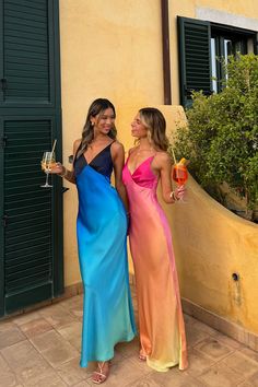 Mirabella Blue Satin Sorbet Maxi Dress Gaun Tulle, Ombre Print, Fest Outfits, Gradient Print, Prom Dress Inspo, Prom Inspo, V Neck Midi Dress, Dream Dresses, Tulle Prom Dress