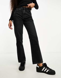 Petite jeans by ASOS DESIGN Serving straight-up style Slim from waist to mid thigh ​ Straight leg​ Mid rise Button fly Five pockets Maxi Dresses Fall, Asos Petite, Spring Floral Dress, Wide Jeans, Black Long Sleeve Dress, Jumpsuit Shorts Rompers, Plus Size Skirts, Long Black Dress, Petite Jeans