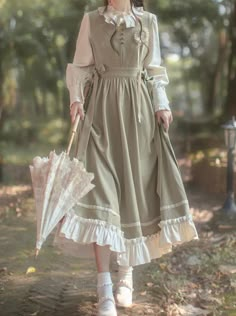 Victorian Casual Dress, French Ruffle Dress, Old Vintage Clothes, Vintage Style Dresses Classy, Simple Dress Inspiration, Fancy Old Fashioned Dresses, Cottagecore Long Dress, Cute Dresses Vintage, Forest Dresses