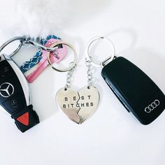 Preppy Keychain, Tumblr Car, Car Accessories Diy, Car Accessories For Guys, First Cars, Lilo Y Stitch, Car Goals