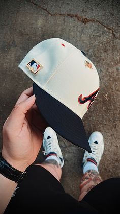 Jordan 7 Olympic with a-wax new era hat Atlanta Braves versace frame pin Fitted Hats Outfit Men, Snapback Outfit, New Era Outfit, Pin Drawing, Hat Outfit Men, Military Dating, Veteran Hats, T-shirt Photography, Pins Fashion