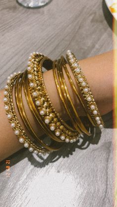 Desi Jewelry Simple, Gold Bangles Aesthetic, Indian Bangles Aesthetic, Bridal Bangle Set Indian, Desi Bangles, Bangles Aesthetic, Nepali Wedding, Simple Gold Bangle, Minimal Gold Jewelry