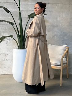 Heavyweight cotton twill blend trench coat with garment washing for maximum softness. The detail and quality in the construction of this jacket is premium! Featuring a classic long line trench coat silhouette, side pockets, front slit on one side and a fully vented back! Material 75% Cotton, 25% Linen Fit Info Fits true to size. Size small measures 50" in length. Model is 5’5” and wears a true to size S. Wool Trench Coat Outfit, Khaki Trench Coat Outfit, Brown Trench Coat Outfit, Beige Trench Coat Outfit, Linen Trench Coat, Outfits Bonitos, Suede Trench Coat