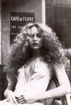 Jean Shrimpton, 70s Hair, Izabel Goulart, Linda Evangelista, Long Curly Hair, 가을 패션, Long Curly