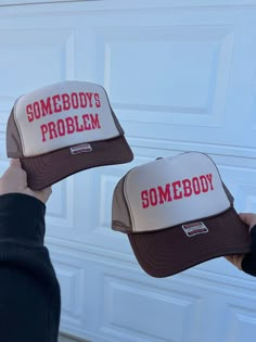 Things To Do With Vinyl, Funny Sayings For Hats, Funny Trucker Hat Quotes, Funny Cricut Projects, Cricut Hat Ideas, Funny Hats For Adults, Cricut Hats, Trucker Hat Ideas, Trucker Hat Country