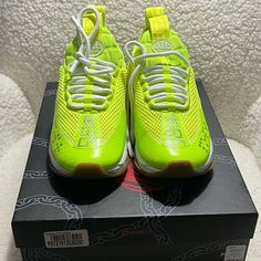 Mint Condition Never Been Worn Versace Runners, Versace Chain, Versace Shoes, Mens Shoes Sneakers, Mint Condition, Limited Time, Versace, Men's Shoes, Shoes Sneakers