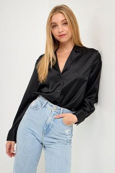 Casual Party Chic: Fresh and Unique Ideas for Relaxed Gatherings Satin Polo Outfit Women, Royalty Dress Aesthetic, Satin Shirt Outfit Jeans, Black Silk Shirt Outfit, Crop Top Outfit Ideas, Blouse Outfit Ideas