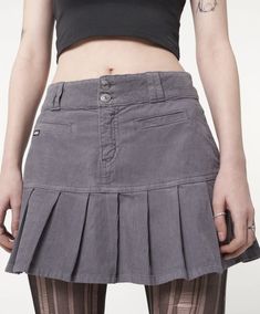 Edgy Tops, Minga London, Black Pleated Mini Skirt, Y2k Skirt, Clothing Outfits, Vintage Inspired Outfits, Shorts Skirts, Boring Clothes, Corduroy Skirt