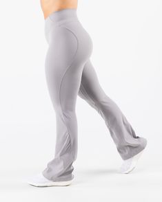 HIGHLIGHTS. Sculpting seamlines Buttery soft hand feel High Stretch Flared leg Sizes XXS - M: 31" inseam Sizes L - XXL: 32.5" inseam FIT SUGGESTION. This item runs true to Alphalete's standard sizing.. We recommend sizing up for a more relaxed fit or down for a more compressive fit.. Model is 5’2”/157.5cm, wearing a size. S. with 39"/99cm hips and 28”/71.1cm waist. MATERIALS AND WASHING DIRECTIONS. 75%. Nylon,. 25%. Spandex. We recommend washing inside-out on a cold setting. Hang to dry DESCRIPT Fitted Wide Leg Gray Sweatpants, Gray Fitted Sweatpants For Workout, Gray Elastane Bottoms, High Stretch Gray Yoga Bottoms, High Stretch Gray Bottoms For Pilates, High Stretch Gray Bottoms For Yoga, Flare Yoga Bottoms, Flared Yoga Bottoms In Solid Color, Gray Elastane Yoga Bottoms