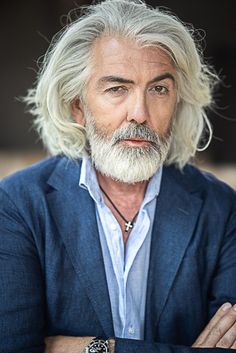 Stylish haircuts and trends for men in their 60s and over 40 ideas Grey Haircuts, Long Hair Beard, Straight Hairstyles Medium, Long Hair Trends, Thick Hair Cuts, Gray Hair Cuts