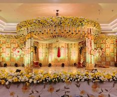 Decoration Ideas Wedding Indian, Flower Decorations For Marriage, Indian Wedding Decorations Stage, Wedding Decoration Indian, South Wedding Decorations, Marriage Reception Stage Decorations, Wedding Hall Flower Decorations