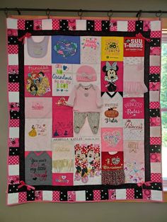 a quilt made to look like minnie mouse