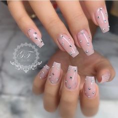 Simple Classy Nails, Diamond Nail Designs, Classy Dinner, Gucci Nails, Houses Modern, Diamond Nail Art, Classy Acrylic Nails, Gem Nails