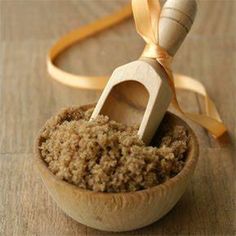 Soften Brown Sugar, Easy Sugar Scrub, Make Brown Sugar, Celebrity Beauty Secrets, Diy Kosmetik, Scrub Recipe, Sugar Body Scrub