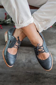 SCANDINAVIA. Leather oxfords / oxford pumps / lace up boots / | Etsy Flat Dress Shoes For Women, Elven Beauty, Oxford Shoes Women, Special Shoes, Casual Midi Dress, Oxford Pumps, Shoe Fits, Midi Dress Casual, Women Oxford Shoes