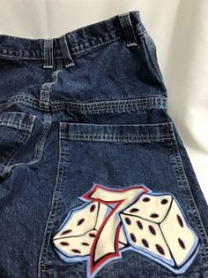 Jeans Streetwear, Diy Vetement, Painted Jeans, Painted Clothes, Looks Street Style, Swaggy Outfits, Mode Inspiration, Embroidery Pattern, Dream Clothes