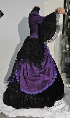 Made to order  fantasy victorian renaissance marie antoniette gothic dress, custom made. €744.00, via Etsy. Purple Victorian Dress, Wench Dress, Dress Aesthetic Vintage, Victorian Dress Aesthetic, Fantasy Victorian, Vampire Victorian, Dress Dark Purple, Romantic Vampire, Steampunk Items