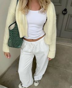 #linenoutfit #springoutfit #linenpants Light Yellow Cardigan Outfit, Light Yellow Outfit, Pale Yellow Outfit, Light Yellow Cardigan, Mode Zara, Uni Outfits, Autumn Fits, Yellow Outfit, Spring Fits