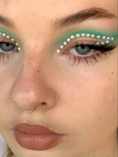 Black Mermaid Makeup, Gem Eye Makeup, Haircut Outfit, Make Up Euphoria, Experimental Makeup, Trendy Makeup Looks, Euphoria Style, Makup Looks, 20 Makeup