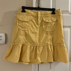 Nwot Anthropologie Yellow Skirt! So Adorable! Front And Back Pockets! Belt Loops! Ruffle Bottle With Raw Edges! Spring Lined Cargo Skirt, Casual Fitted Midi Cargo Skirt, Casual Yellow Flared Mini Skirt, Yellow Skirt, Anthropologie Skirt, So Adorable, Anthropologie, Womens Skirt, Skirt