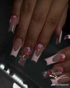 Fairy Acrylic Nails Aesthetic, Flower On Acrylic Nails, Nail Designs With Charms Y2k, Japanese Nails Acrylic, Cute Medium Acrylic Nails Designs, Flower Charms On Nails, Latina Nail Designs Red, Latina Acrylic Nails Pink, Baddie Bling Nails Medium