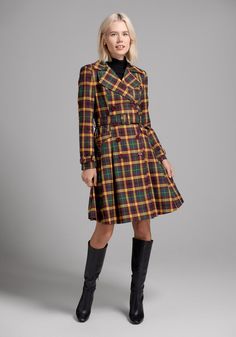 The issue here is that everyone is going to want to know where you got this super unique and stylish plaid trench coat ! In an exclusive plaid print from our ModCLoth namesake label, this fully-lined trench boasts double-breasted button-up closure, a notched lapel collar, button-tab closure at the long sleeve cuffs, a smart tie-waist belt, and handy side pockets. Finishing at the knee with a darling skirted silhouette, this gorgeous and cozy peacoat is an entire outfit unto itself. 82% Polyester Plus Size Vintage Clothing, Fit And Flare Coat, Designer Plus Size Clothing, Plaid Trench Coat, Plus Size Vintage Dresses, Outfits 70s, Statement Outfit, 70s Outfits, Plus Size Vintage