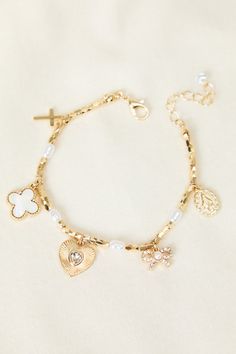 Elevate your everyday look with this versatile gold charm bracelet. Its adjustable design ensures a perfect fit, while the delicate gold chain adds uniqueness. Perfect for layering or wearing solo, this bracelet is a must-have for any jewelry collection. Simple Gold Band, Girly Christmas Gifts, Delicate Gold Chain, Jewelry Bracelets Gold, Nail Ring, Beaded Jewelry Designs, Gold Charm Bracelet, Gold Band Ring, Altar'd State