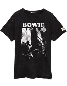 David Bowie Tshirt Vintage, Graphic Tees Bands, David Bowie Shirt Outfit, Graphic Shirts Aesthetic, Band T Shirt Aesthetic, Band Shirt Aesthetic, Black T Shirt Aesthetic, Band T Shirt Outfit, Band Tee Aesthetic