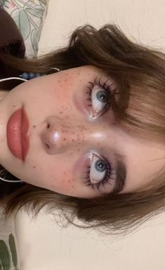 Eyebag Aesthetic Makeup, Makeup With Big Eyes, Tiered Makeup Look, Pretty Dark Circles, Cozy Makeup Looks, Makeup With Eyebags, Dirty Makeup Look, Autumn Makeup Aesthetic, Twee Makeup