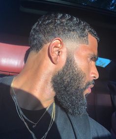 Round Beard Style, Black Men Fade Haircut, Black Men With Beards, Beard And Mustache Styles, Natural Hair Men