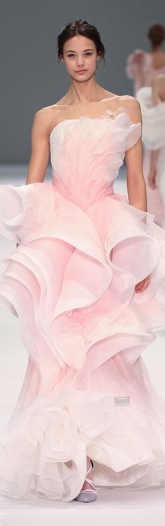 Ralph & Russo 2015 2015 Couture, Mode Rose, Dress Couture, Ralph Russo, Ralph And Russo, Couture Gowns, Beauty And Fashion, Mode Inspo, Gorgeous Gowns