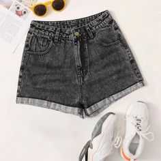 Brand New Great Condition Cuffed Denim Shorts, High Rise Denim Shorts, High Rise Denim, Short En Jean, Black Denim Shorts, Denim Fabric, Denim Women, Chic Outfits, Insta Fashion