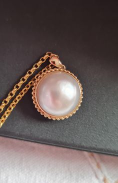 Here is a genuine natural Mabe pearl pendant, it is so elegant and unique. Every time when I see a lady wearing Mabe pearl earrings, or sometimes even a beautiful pearl necklace, there will be so many famous ladies figures flowing in my mind, such as the Late Queen, the Princess Diana, Audrey Hepburn  I love pearls, and I love Mabe pearls more, unfortunately it is just so hard to find a descent real, high jewellery quality Mabe pearl. Most of the so called Mabe pearls in the market are made from Beautiful Pearl Necklace, High Jewellery, Saltwater Pearls, Mabe Pearl, Women Figure, Real Beauty, Pearl Size, Audrey Hepburn, High Jewelry